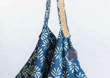 Cargar imagen en el visor de la galería, Bolso de Hojas Azul Índigo