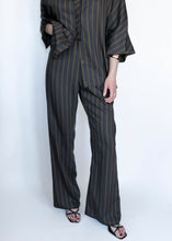 Load image into Gallery viewer, Pantalón de Rayas Mostaza Fondo Gris