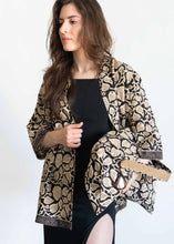 Load image into Gallery viewer, Bolso Estampado Floral Beige & Negro