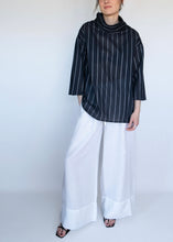 Load image into Gallery viewer, Blusa Navy con Rayas Plata