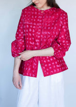 Load image into Gallery viewer, Blusa de Topos Rosas