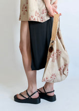 Load image into Gallery viewer, Bolso Árboles Rojos con Fondo Tie-Dye