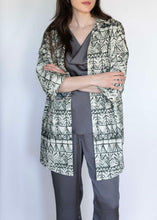 Cargar imagen en el visor de la galería, Blusón Etnico Blanco y Negro