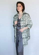 Cargar imagen en el visor de la galería, Blusón Etnico Blanco y Negro
