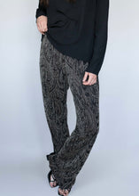 Load image into Gallery viewer, Pantalón de Punto con Cachemires Dorados