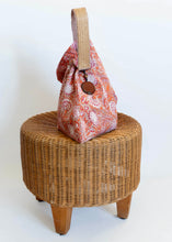 Load image into Gallery viewer, Bolso Vegetación Naranjas & Rosas