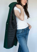 Load image into Gallery viewer, Abrigo de Lana Verde Botella