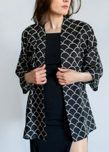 Cargar imagen en el visor de la galería, Kimono Escamas Negro & Blanco