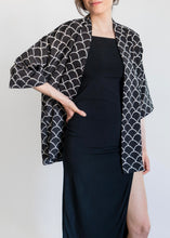 Cargar imagen en el visor de la galería, Kimono Escamas Negro & Blanco