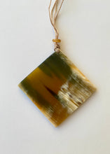 Load image into Gallery viewer, Colgante de Asta Cuadrado
