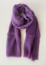 Cargar imagen en el visor de la galería, Bufanda de Lana con Motas Azules