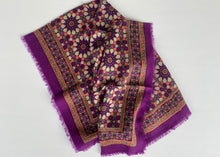 Load image into Gallery viewer, Pañuelo de Lana con Estampado Mosaico