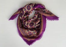 Load image into Gallery viewer, Pañuelo de Lana con Estampado Mosaico