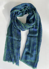 Load image into Gallery viewer, Chal de Lana y Seda Estampado Bicolor