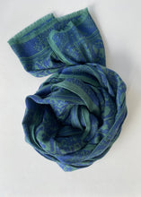 Load image into Gallery viewer, Chal de Lana y Seda Estampado Bicolor