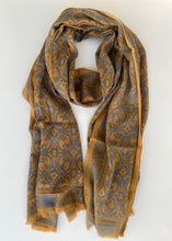 Load image into Gallery viewer, Chal de Lana y Seda Estampado Bicolor