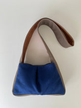 Cargar imagen en el visor de la galería, Bolso Bandolera Color Block Azules
