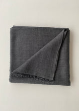 Load image into Gallery viewer, Chal Texturizado de Lana y Seda Gris Marengo