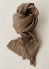 Cargar imagen en el visor de la galería, Chal Texturizado de Lana y Seda Tostado