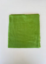 Cargar imagen en el visor de la galería, Chal Liso Desflecado