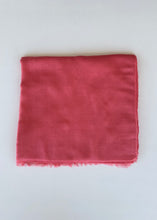 Cargar imagen en el visor de la galería, Chal Liso Desflecado