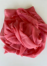 Cargar imagen en el visor de la galería, Chal Liso Desflecado