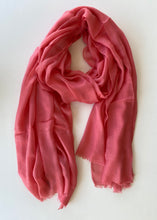 Cargar imagen en el visor de la galería, Chal Liso Desflecado