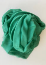 Cargar imagen en el visor de la galería, Chal Liso Desflecado