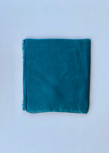 Cargar imagen en el visor de la galería, Chal Liso Desflecado