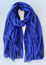 Cargar imagen en el visor de la galería, Chal Liso Desflecado