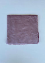 Cargar imagen en el visor de la galería, Chal Liso Desflecado