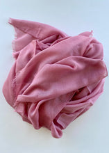 Cargar imagen en el visor de la galería, Chal Liso Desflecado