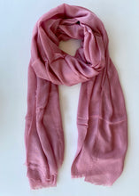 Cargar imagen en el visor de la galería, Chal Liso Desflecado