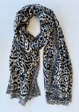 Load image into Gallery viewer, Chal de Lana y Seda Estampado Ondulado