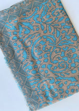 Load image into Gallery viewer, Chal de Lana y Seda Estampado Ondulado