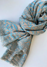 Load image into Gallery viewer, Chal de Lana y Seda Estampado Ondulado