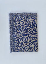 Load image into Gallery viewer, Chal de Lana y Seda Estampado Ondulado