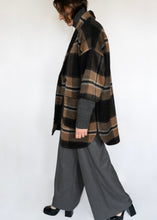 Load image into Gallery viewer, Chaquetón de Lana Cuadros Marrones