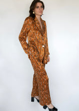 Load image into Gallery viewer, Pantalón de Cupro Arrugado