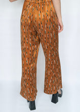 Load image into Gallery viewer, Pantalón de Cupro Arrugado