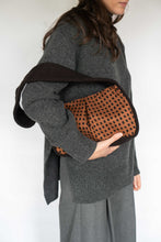 Cargar imagen en el visor de la galería, Bolso Estampado Manchas con Lana