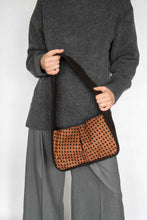 Cargar imagen en el visor de la galería, Bolso Estampado Manchas con Lana