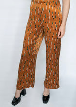 Load image into Gallery viewer, Pantalón de Cupro Arrugado