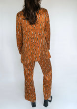 Load image into Gallery viewer, Chaqueta de Cupro Arrugado