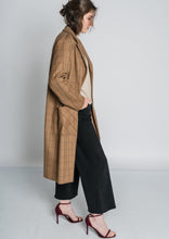 Cargar imagen en el visor de la galería, Abrigo Largo de Cuadros