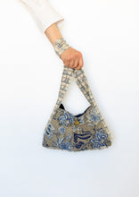 Cargar imagen en el visor de la galería, Bolso Baguette Cuadros & Flores