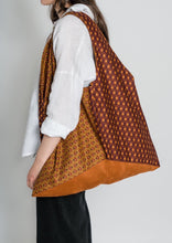 Cargar imagen en el visor de la galería, Bolso Hobo Teja-Caldero