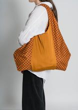Cargar imagen en el visor de la galería, Bolso Hobo Naranja Quemada