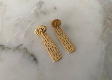 Cargar imagen en el visor de la galería, Pendientes Largos Urba