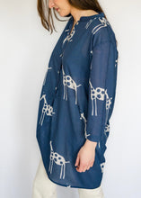 Load image into Gallery viewer, Giraffes Long Blouse